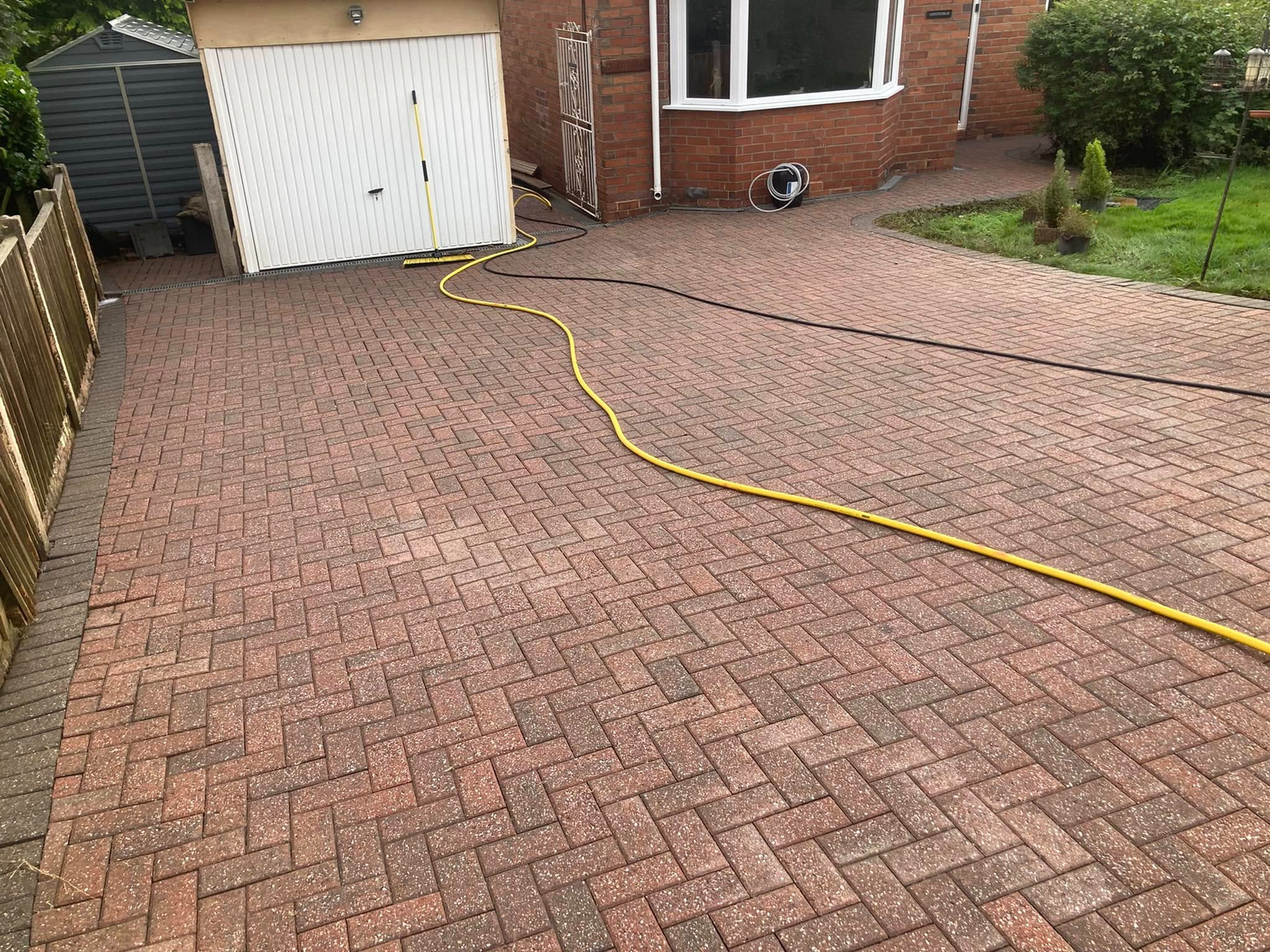Driveway cleaning before/after - image a3
